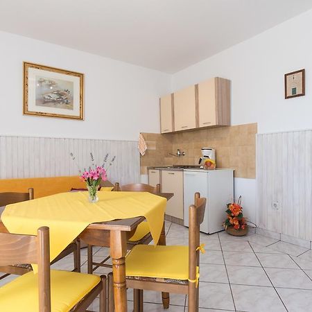 Apartment Milka Krk Town Esterno foto