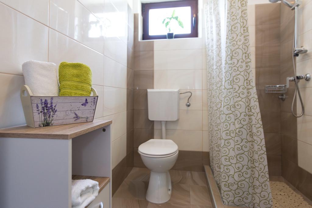 Apartment Milka Krk Town Esterno foto